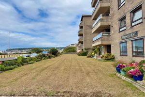 Communal Front Gardens- click for photo gallery